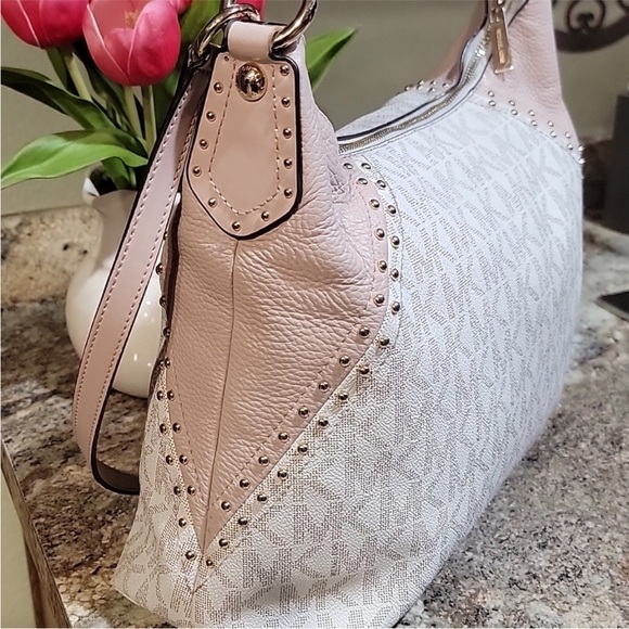 EUC Michael Kors Aria Studded Zip crossbody/shoulder strap corner piping missing - Picture 6 of 11